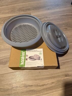 Aakaa Light Gray Silicone Microwave Steamer & Sterilizer